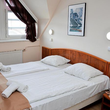Bed and Breakfast Major Panzió és Étterem Hajdúszoboszló Esterno foto