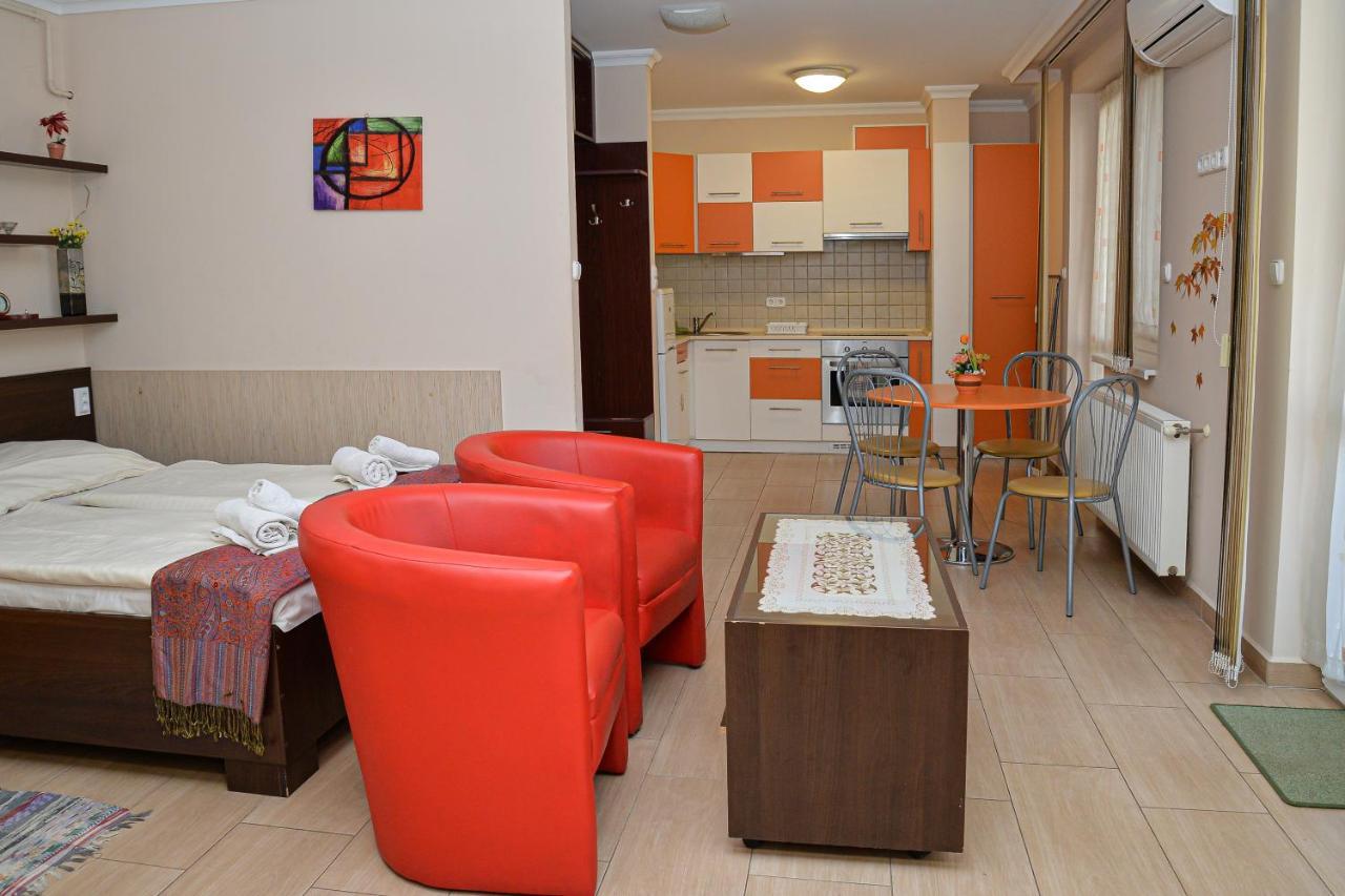 Bed and Breakfast Major Panzió és Étterem Hajdúszoboszló Esterno foto