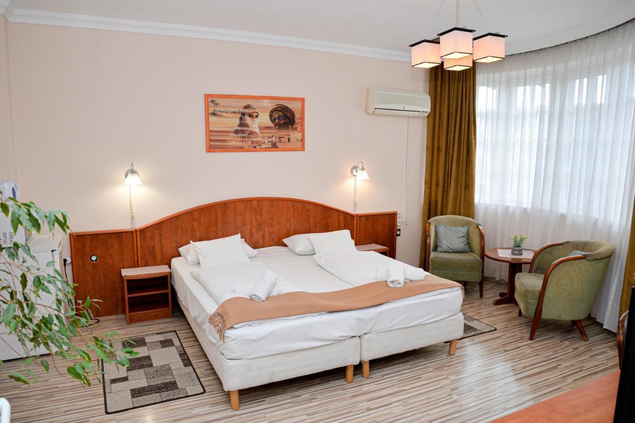 Bed and Breakfast Major Panzió és Étterem Hajdúszoboszló Esterno foto