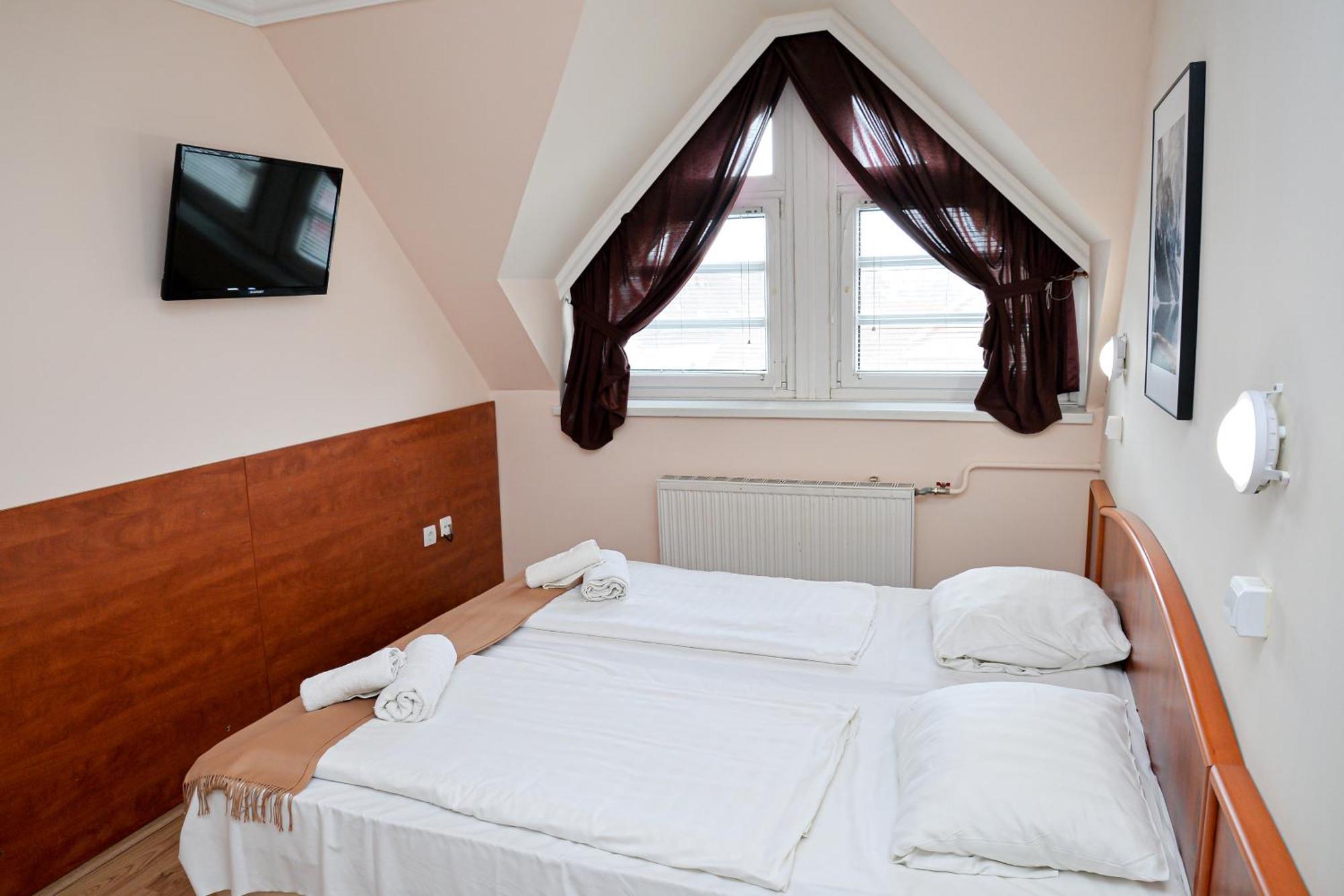 Bed and Breakfast Major Panzió és Étterem Hajdúszoboszló Esterno foto