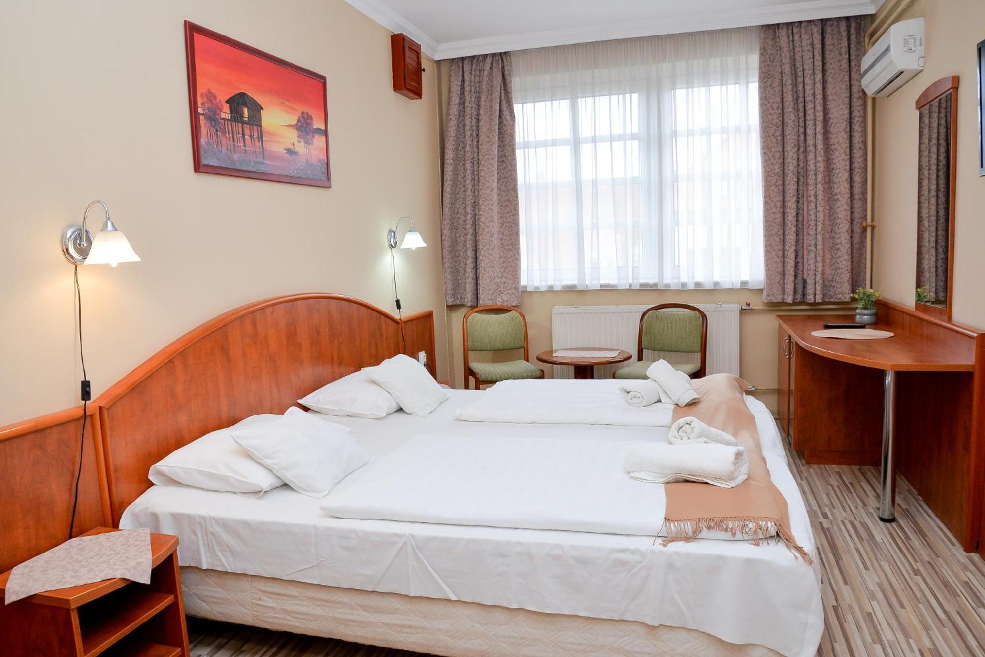 Bed and Breakfast Major Panzió és Étterem Hajdúszoboszló Esterno foto