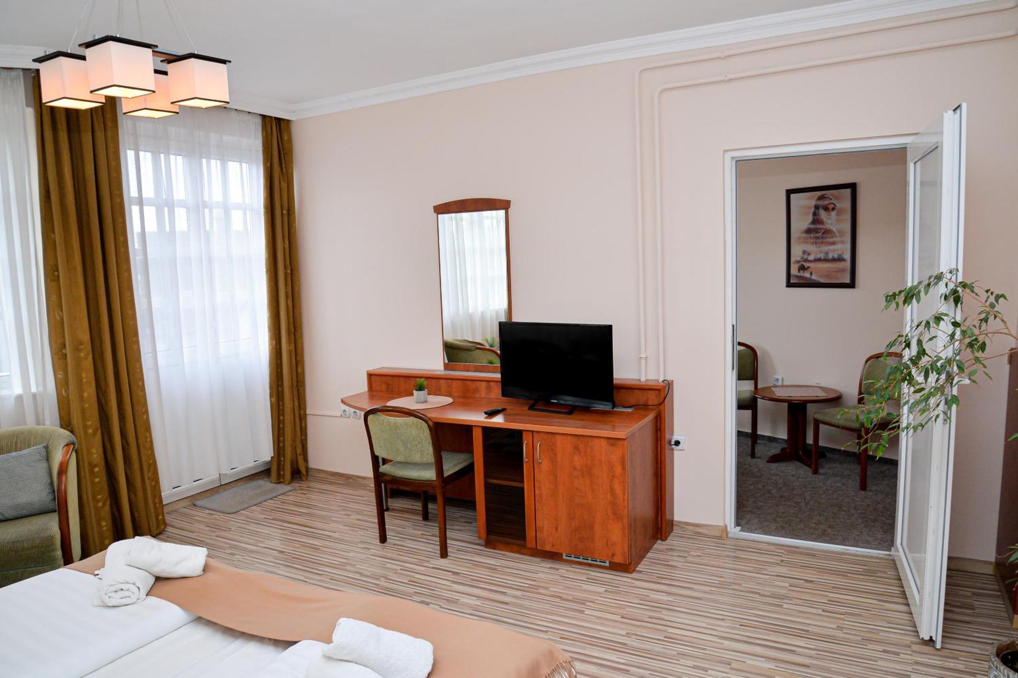 Bed and Breakfast Major Panzió és Étterem Hajdúszoboszló Esterno foto