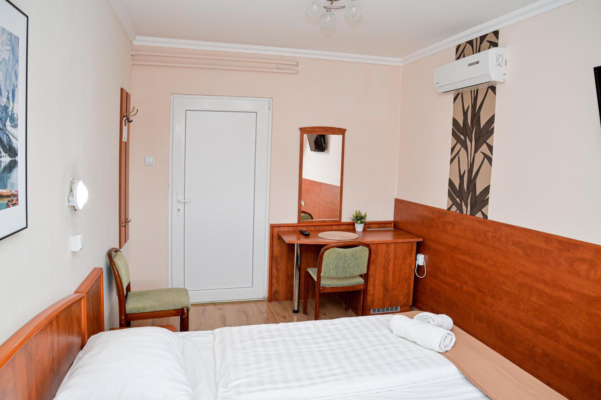 Bed and Breakfast Major Panzió és Étterem Hajdúszoboszló Esterno foto