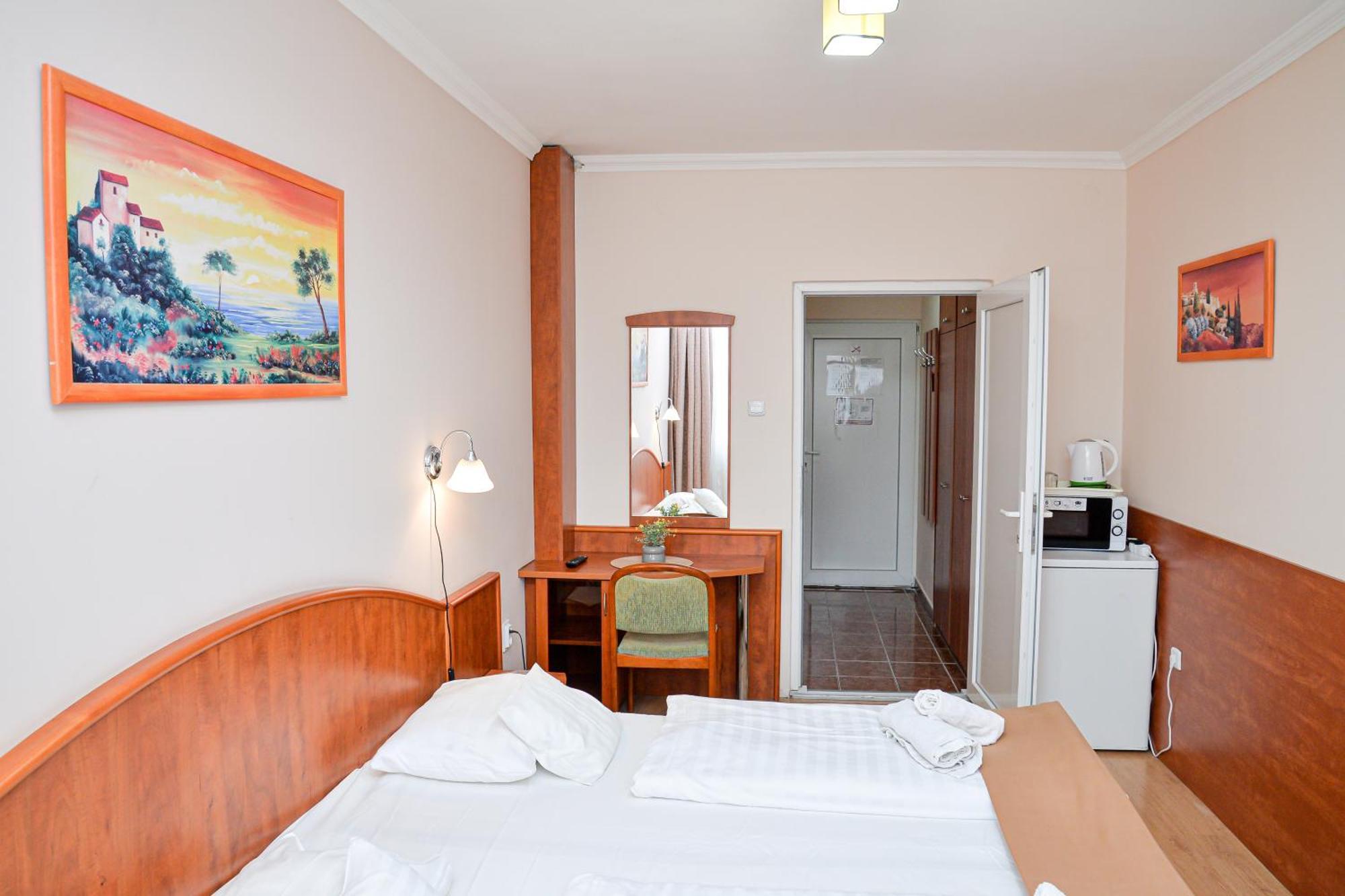 Bed and Breakfast Major Panzió és Étterem Hajdúszoboszló Esterno foto