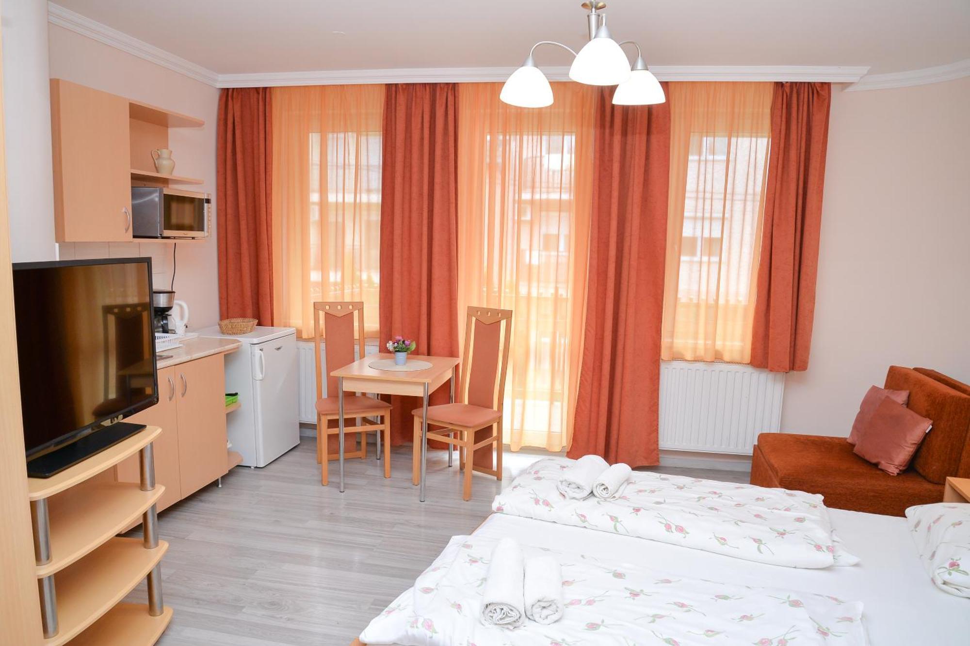 Bed and Breakfast Major Panzió és Étterem Hajdúszoboszló Esterno foto