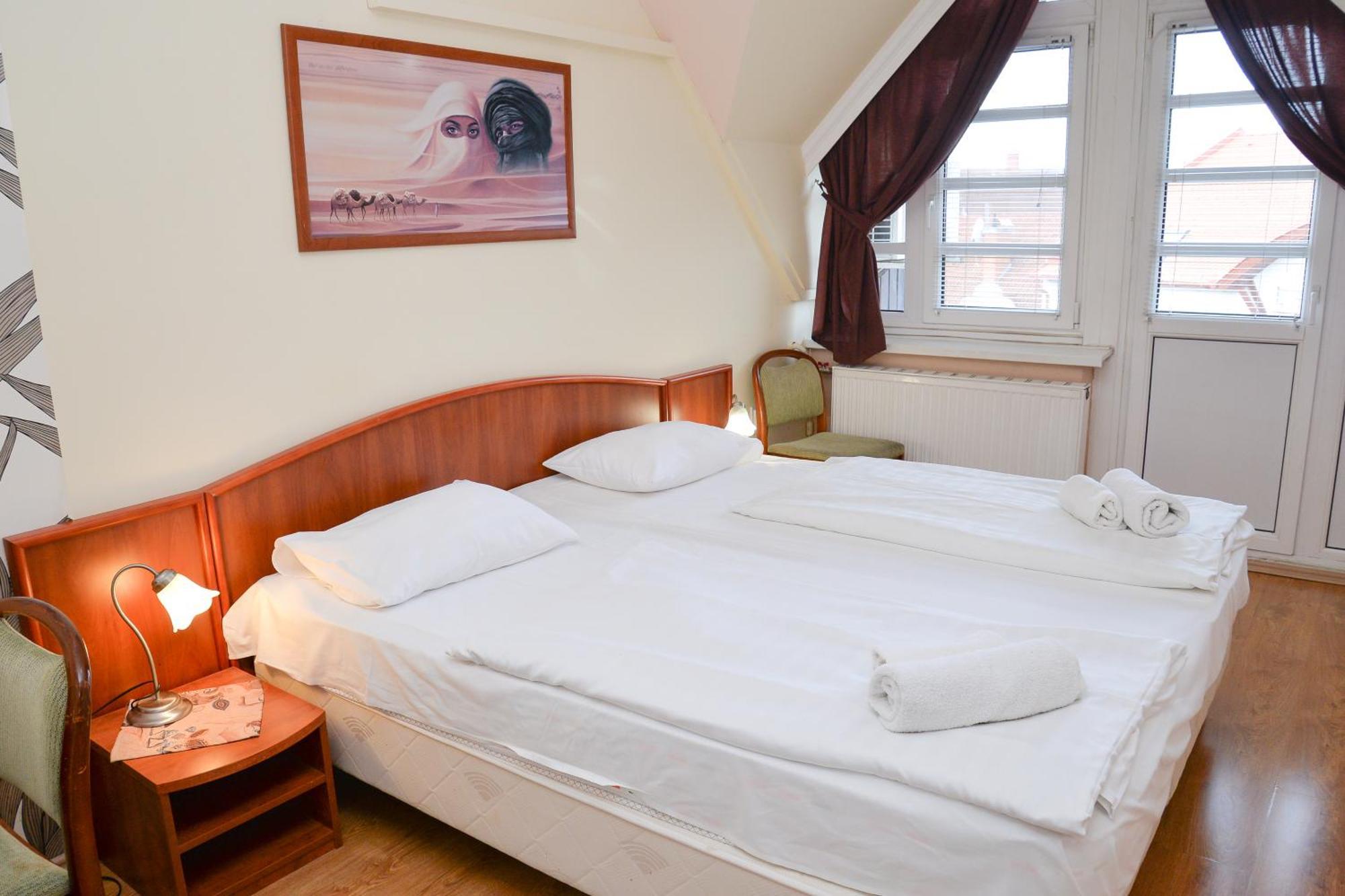 Bed and Breakfast Major Panzió és Étterem Hajdúszoboszló Esterno foto