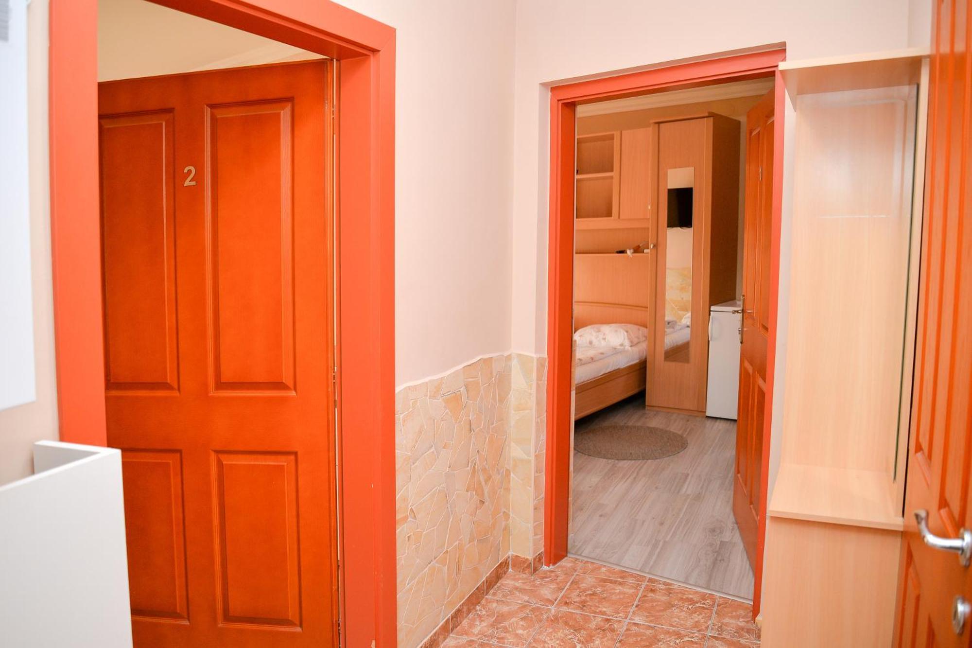 Bed and Breakfast Major Panzió és Étterem Hajdúszoboszló Esterno foto