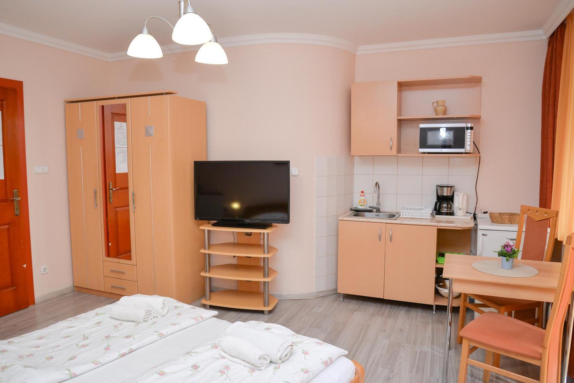 Bed and Breakfast Major Panzió és Étterem Hajdúszoboszló Esterno foto