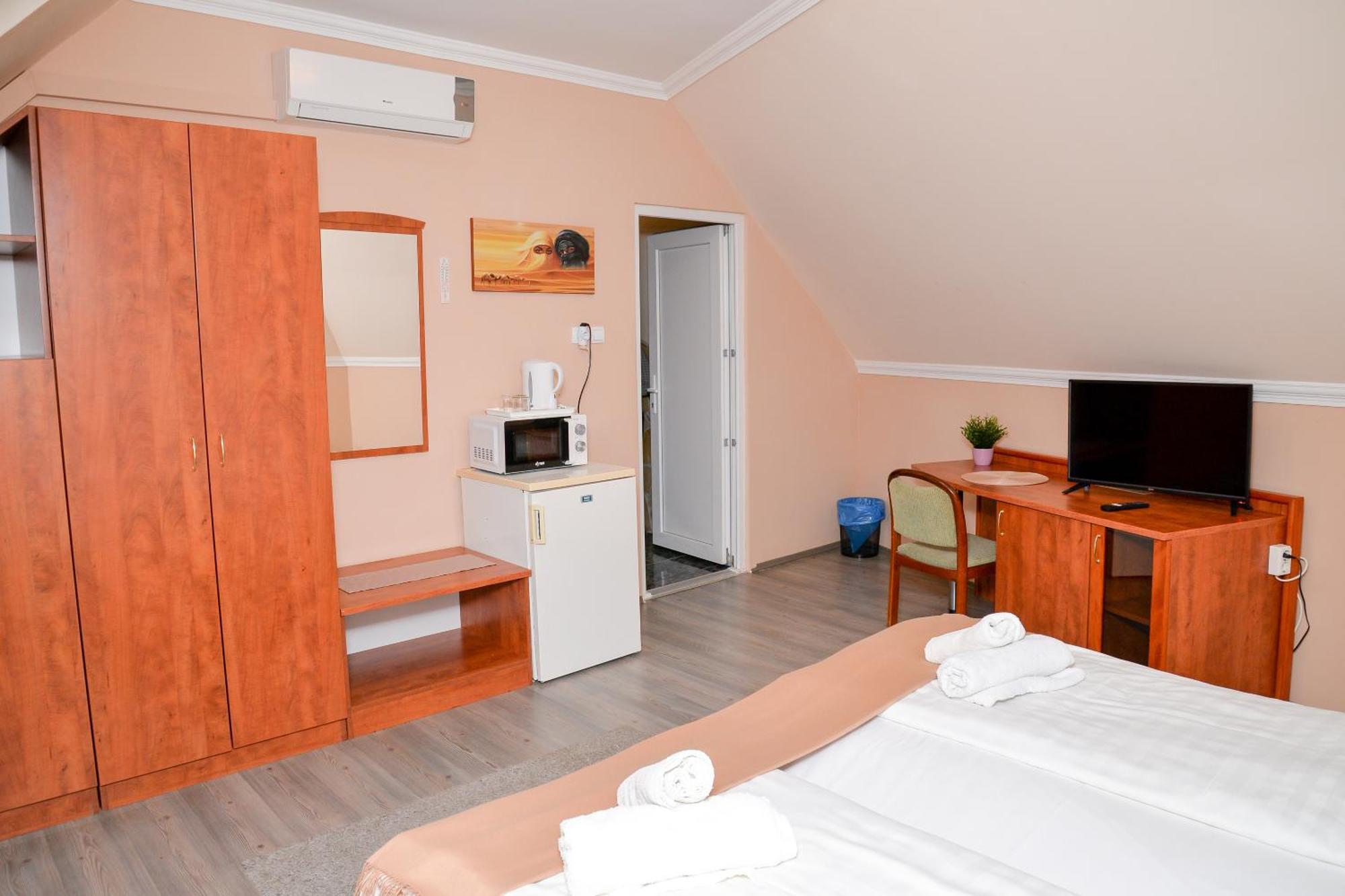 Bed and Breakfast Major Panzió és Étterem Hajdúszoboszló Esterno foto