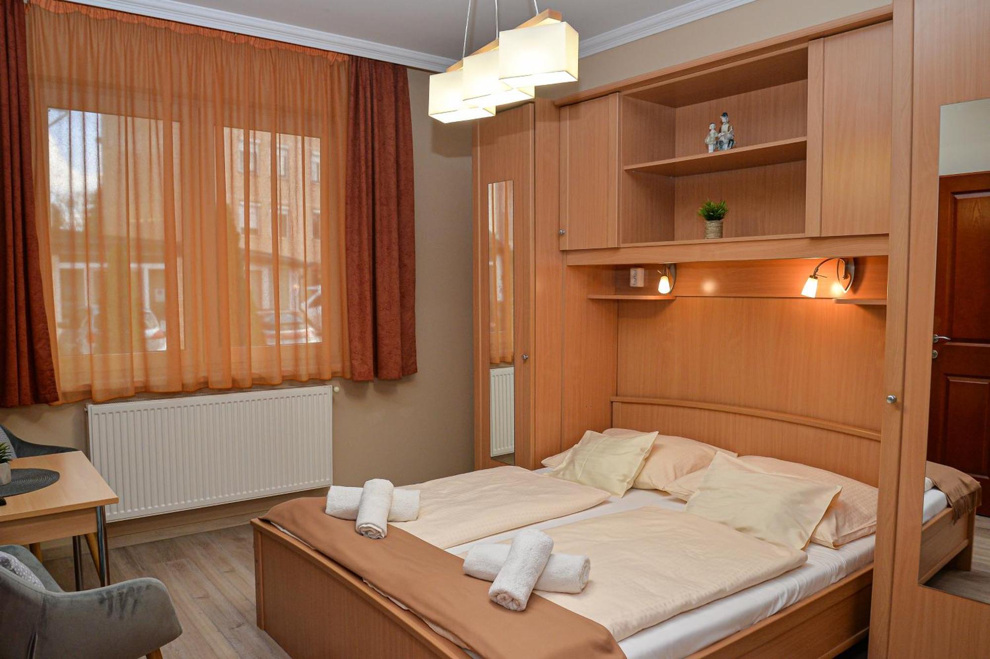 Bed and Breakfast Major Panzió és Étterem Hajdúszoboszló Esterno foto