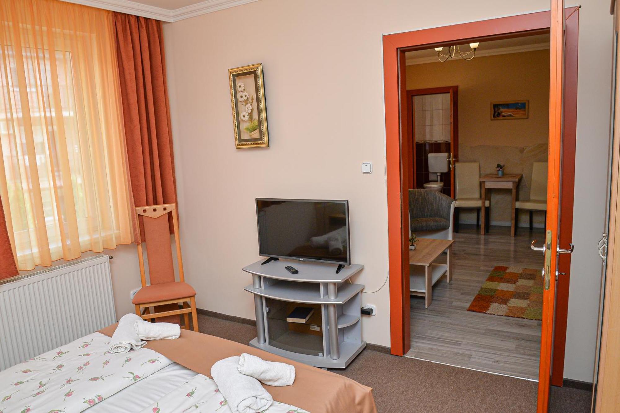 Bed and Breakfast Major Panzió és Étterem Hajdúszoboszló Esterno foto