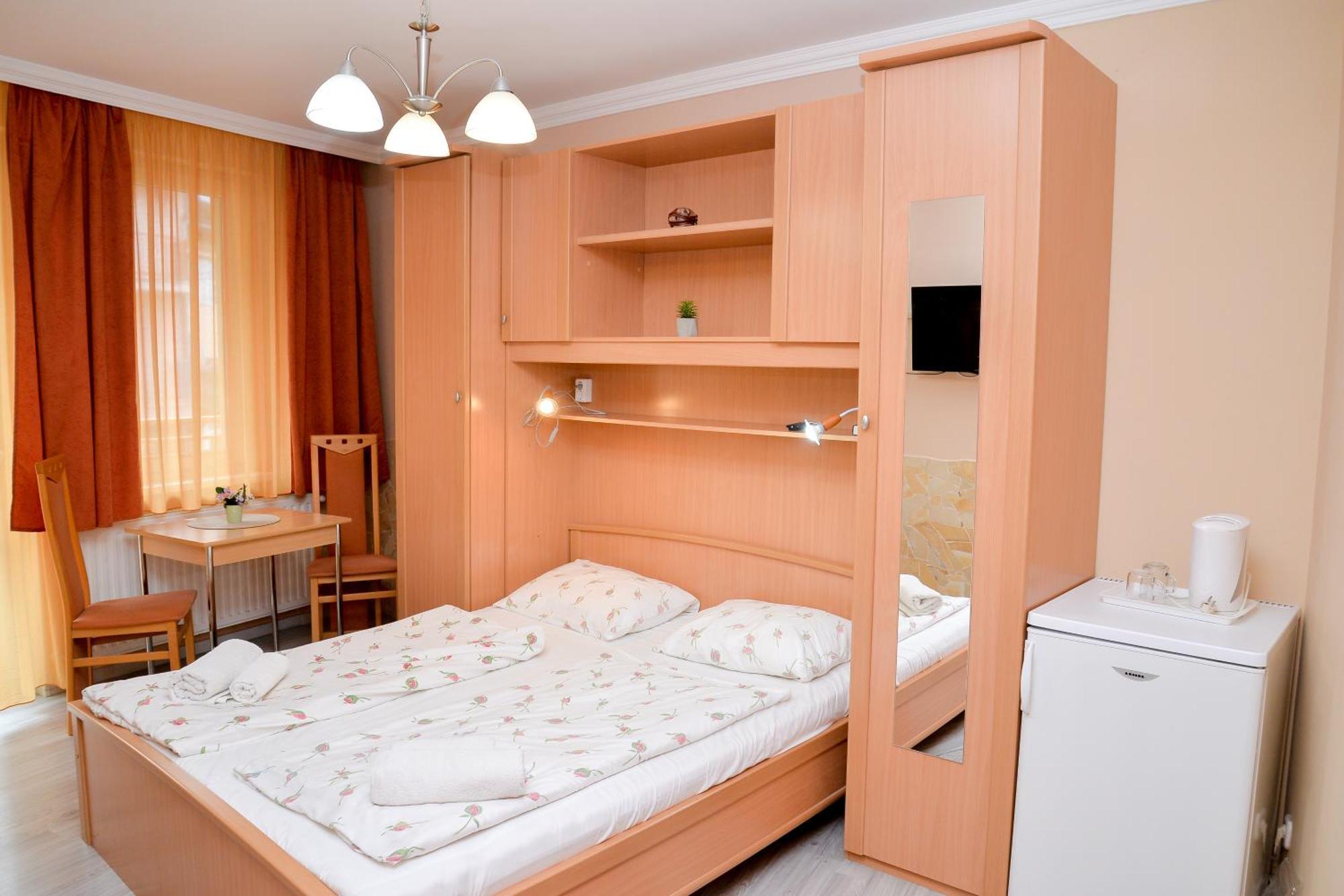 Bed and Breakfast Major Panzió és Étterem Hajdúszoboszló Esterno foto