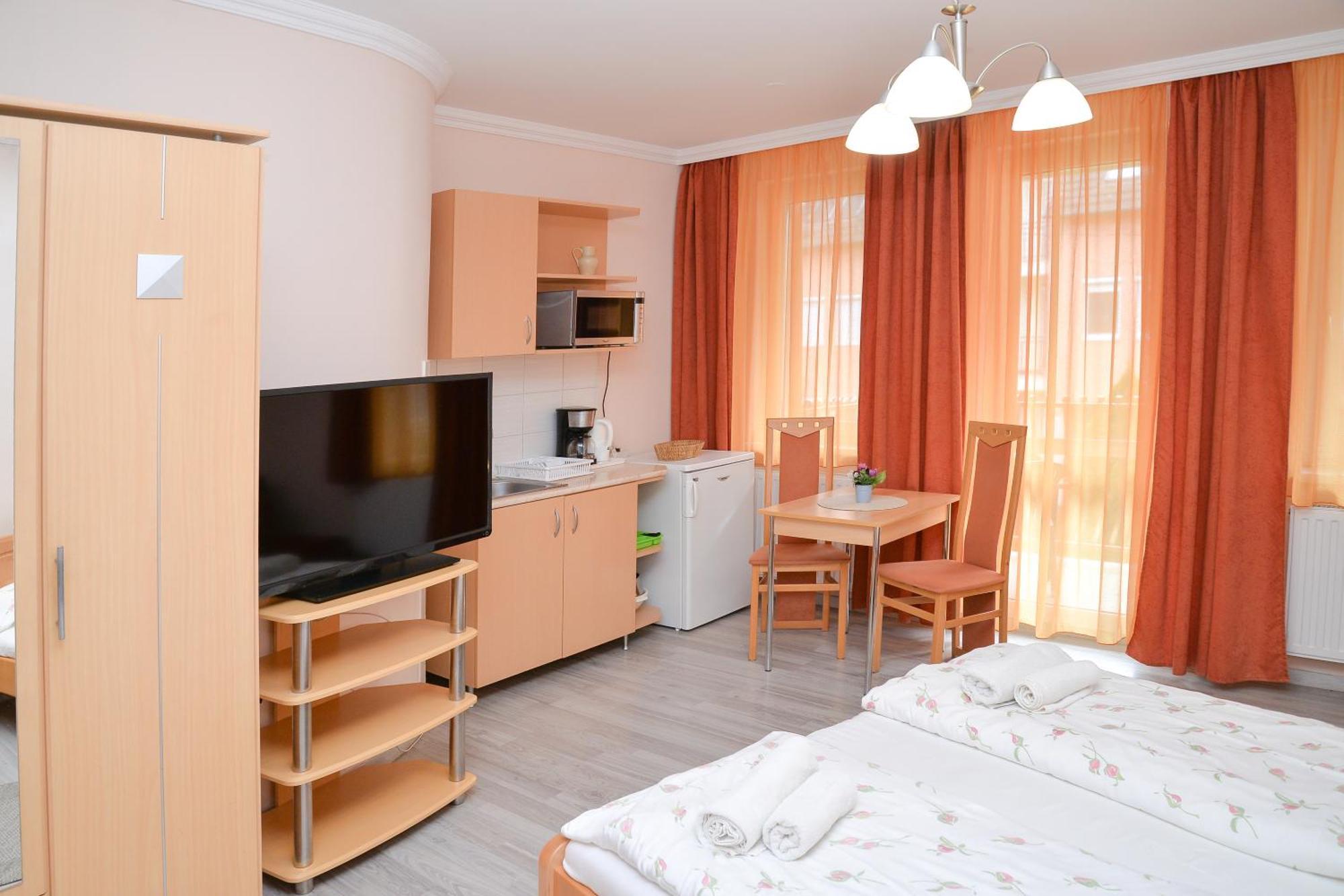 Bed and Breakfast Major Panzió és Étterem Hajdúszoboszló Esterno foto