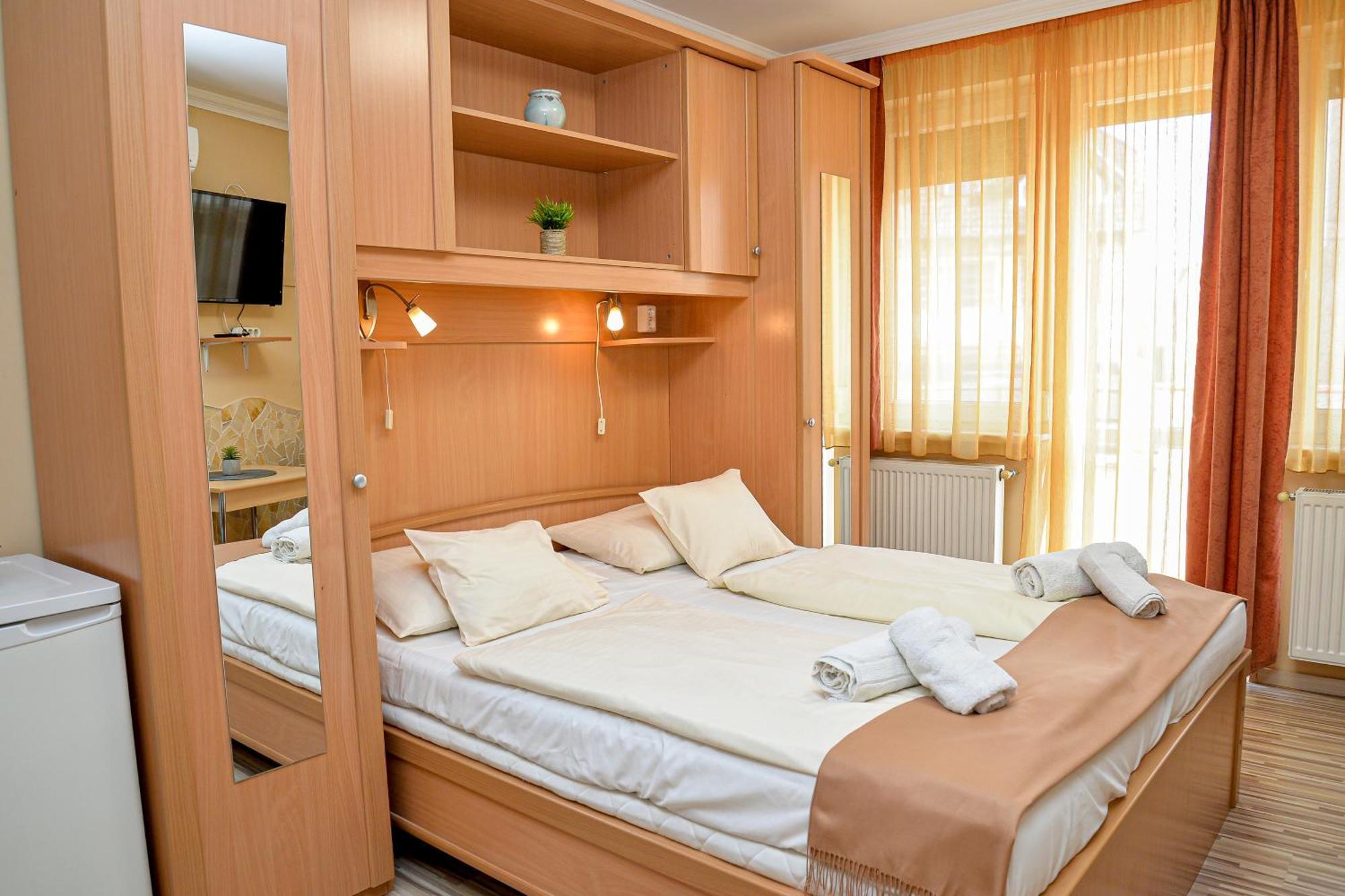 Bed and Breakfast Major Panzió és Étterem Hajdúszoboszló Esterno foto