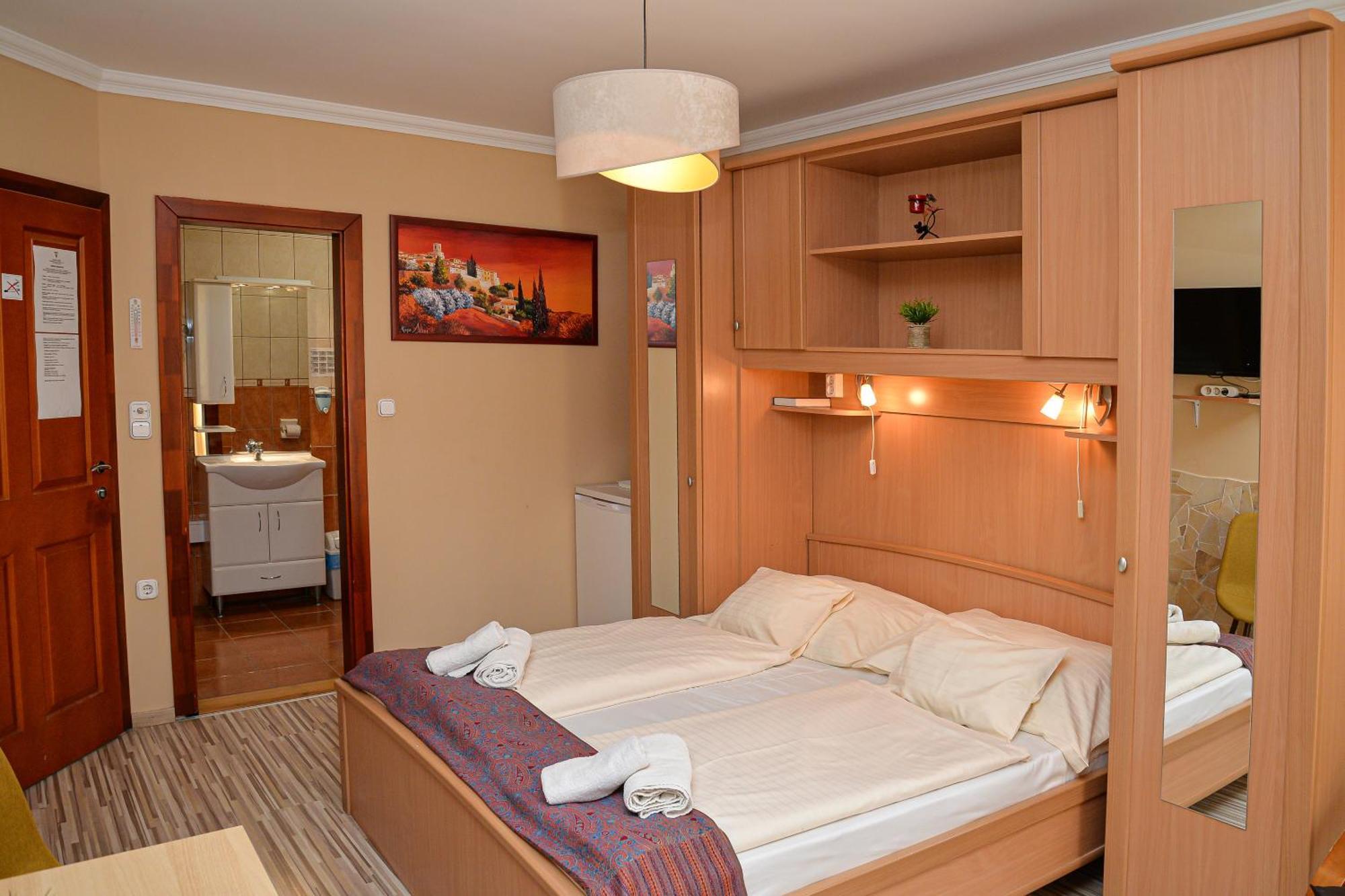 Bed and Breakfast Major Panzió és Étterem Hajdúszoboszló Esterno foto