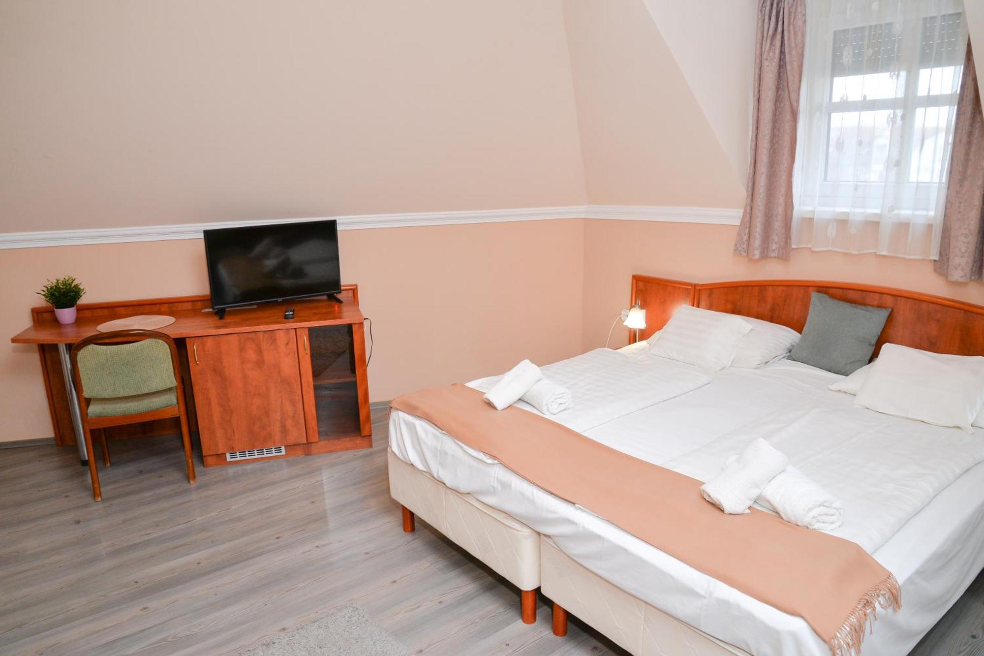 Bed and Breakfast Major Panzió és Étterem Hajdúszoboszló Esterno foto
