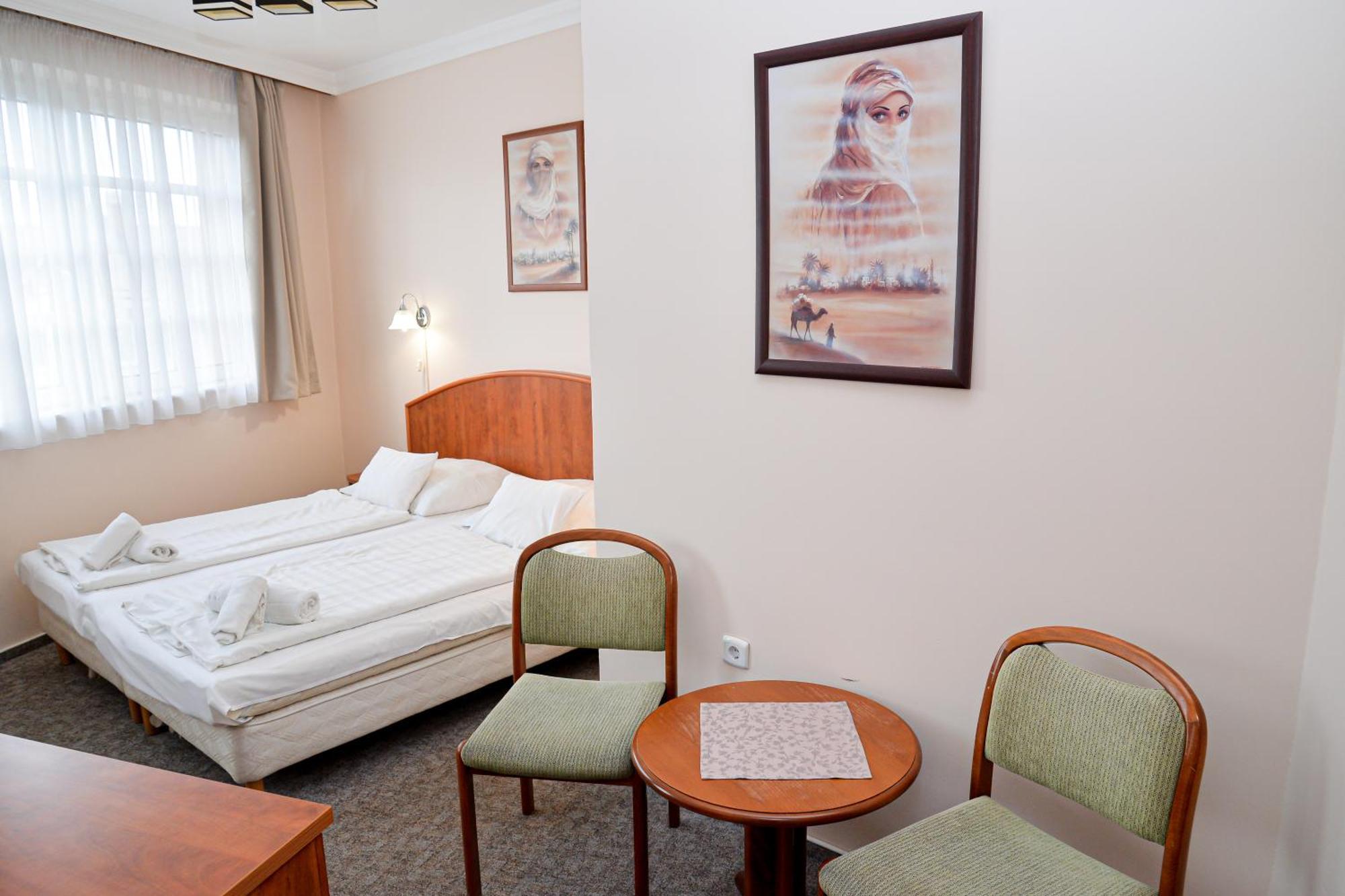 Bed and Breakfast Major Panzió és Étterem Hajdúszoboszló Esterno foto
