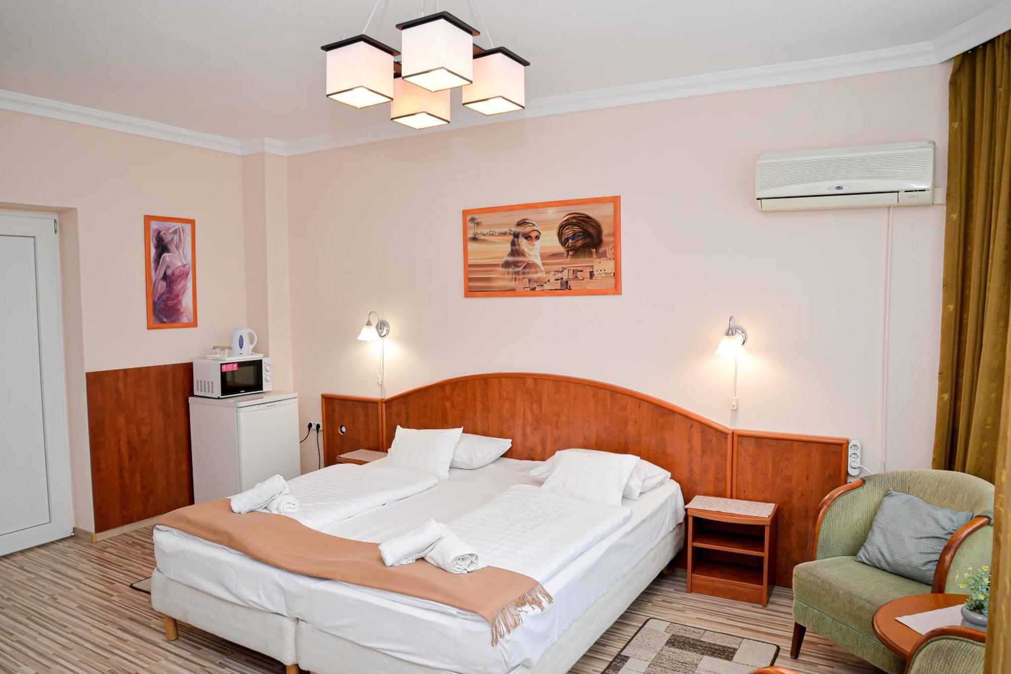 Bed and Breakfast Major Panzió és Étterem Hajdúszoboszló Esterno foto