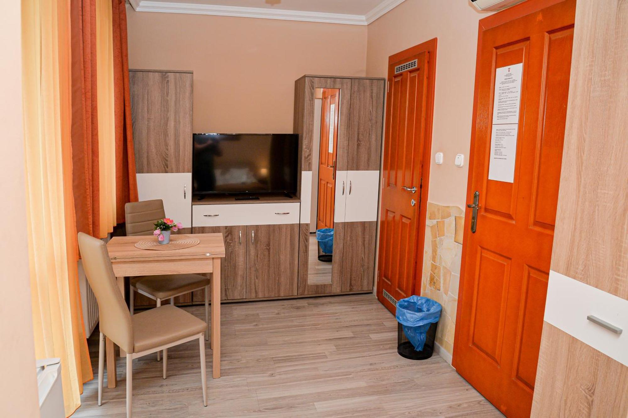 Bed and Breakfast Major Panzió és Étterem Hajdúszoboszló Esterno foto