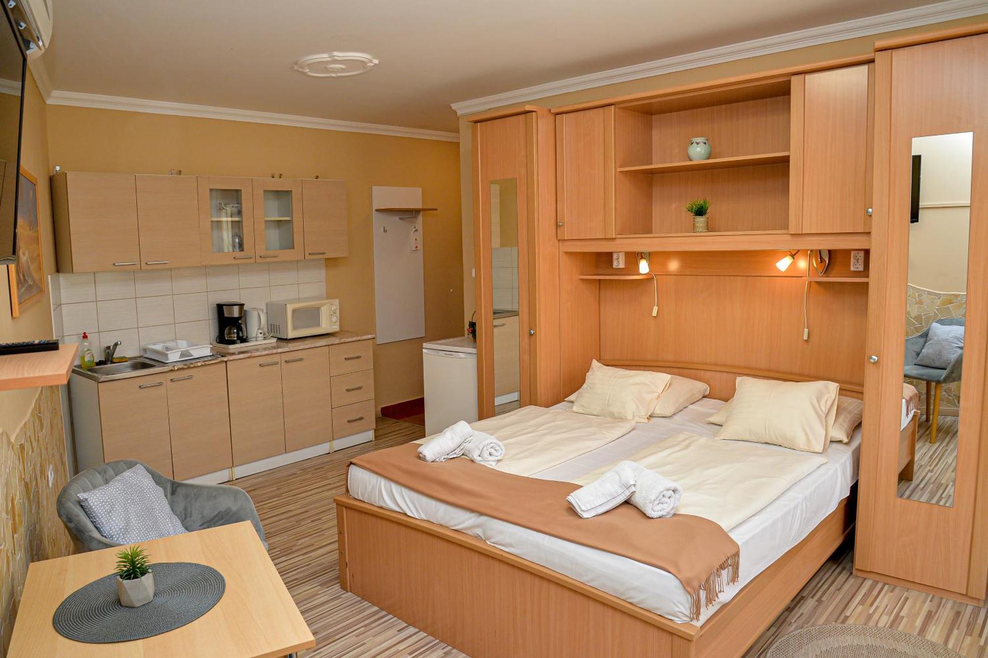 Bed and Breakfast Major Panzió és Étterem Hajdúszoboszló Esterno foto