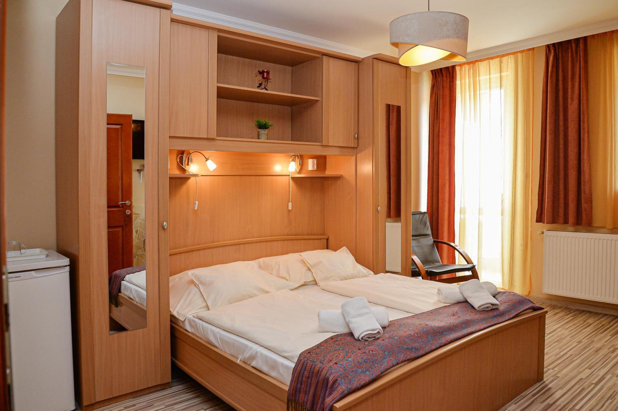 Bed and Breakfast Major Panzió és Étterem Hajdúszoboszló Esterno foto