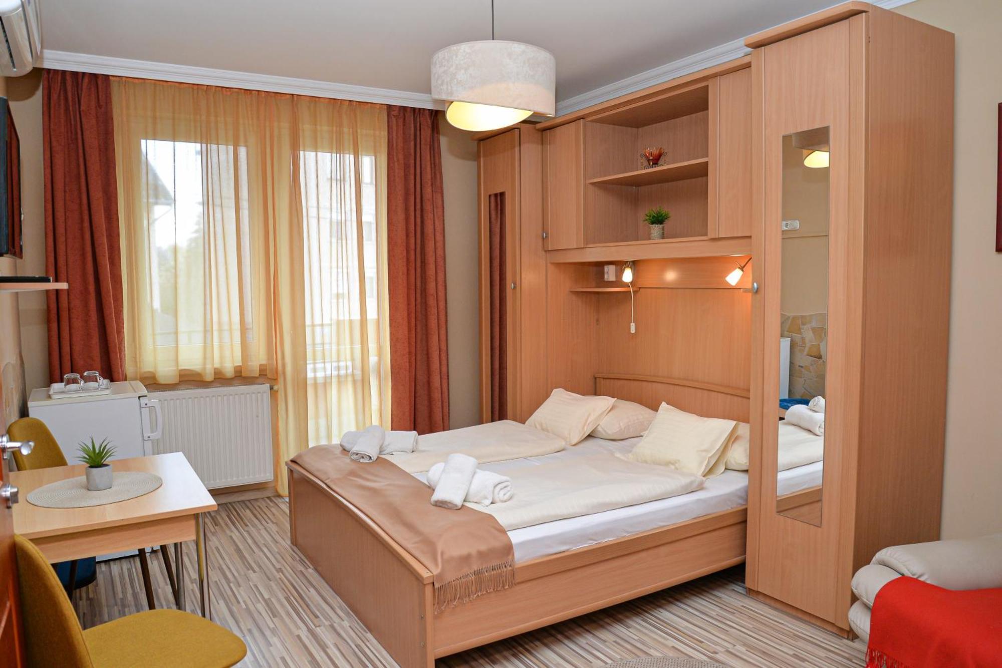 Bed and Breakfast Major Panzió és Étterem Hajdúszoboszló Esterno foto