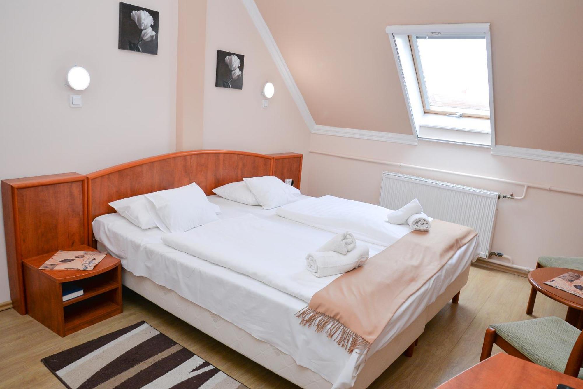 Bed and Breakfast Major Panzió és Étterem Hajdúszoboszló Esterno foto