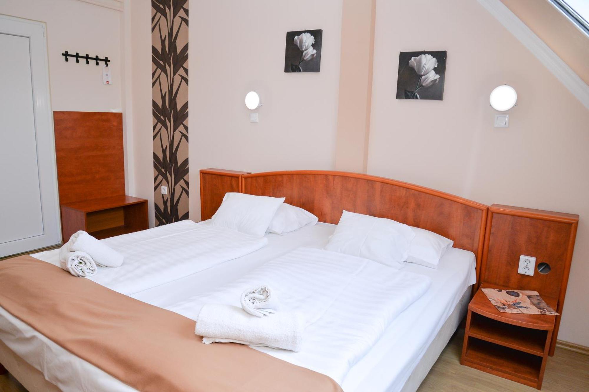 Bed and Breakfast Major Panzió és Étterem Hajdúszoboszló Esterno foto
