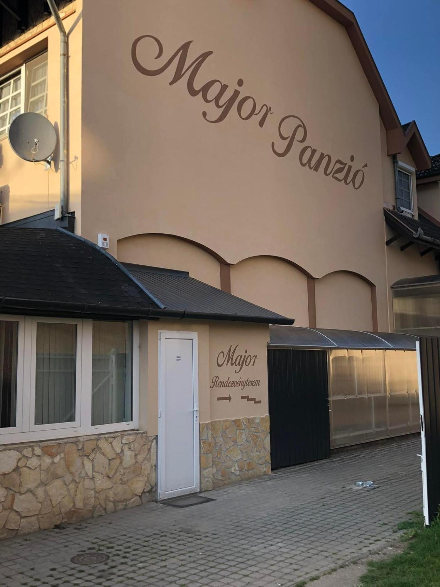 Bed and Breakfast Major Panzió és Étterem Hajdúszoboszló Esterno foto
