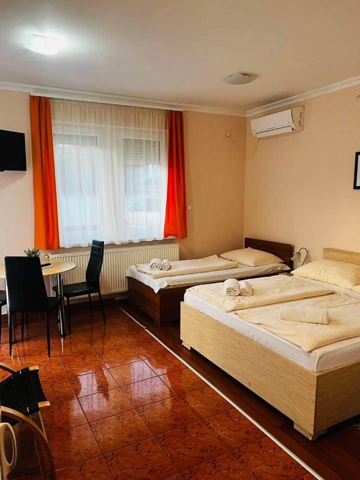 Bed and Breakfast Major Panzió és Étterem Hajdúszoboszló Esterno foto