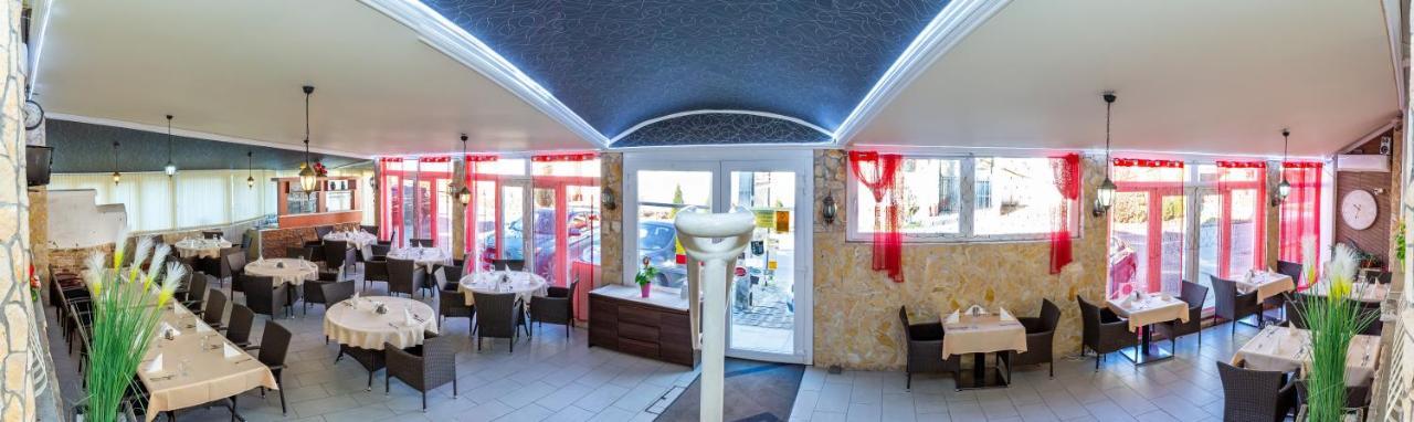 Bed and Breakfast Major Panzió és Étterem Hajdúszoboszló Esterno foto